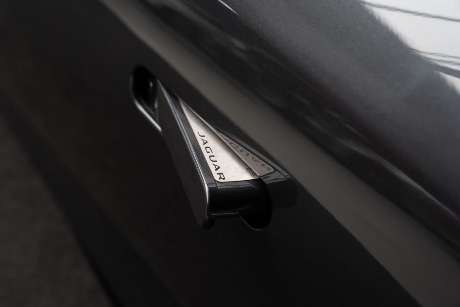 Jaguar F-Type 2.0T R-Dynamic Leer Camera Meridian Massage S. Stoelverwarming PDC Climate control Cruise control LM velgen