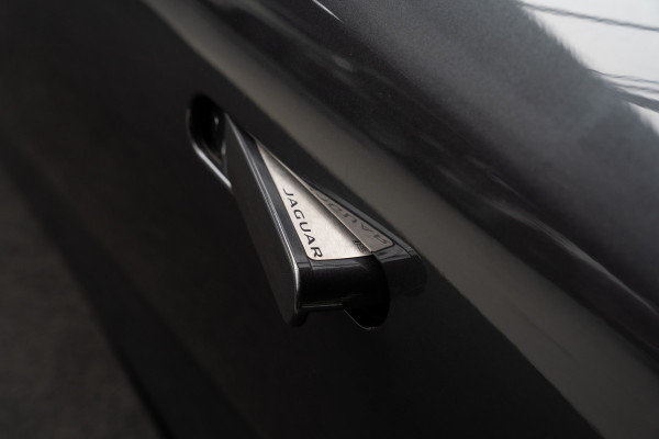 Jaguar F-Type 2.0T R-Dynamic Leer Camera Meridian Massage S. Stoelverwarming PDC Climate control Cruise control LM velgen