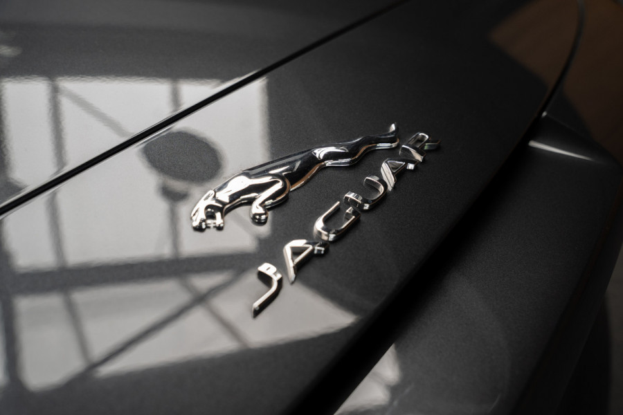 Jaguar F-Type 2.0T R-Dynamic Leer Camera Meridian Massage S. Stoelverwarming PDC Climate control Cruise control LM velgen
