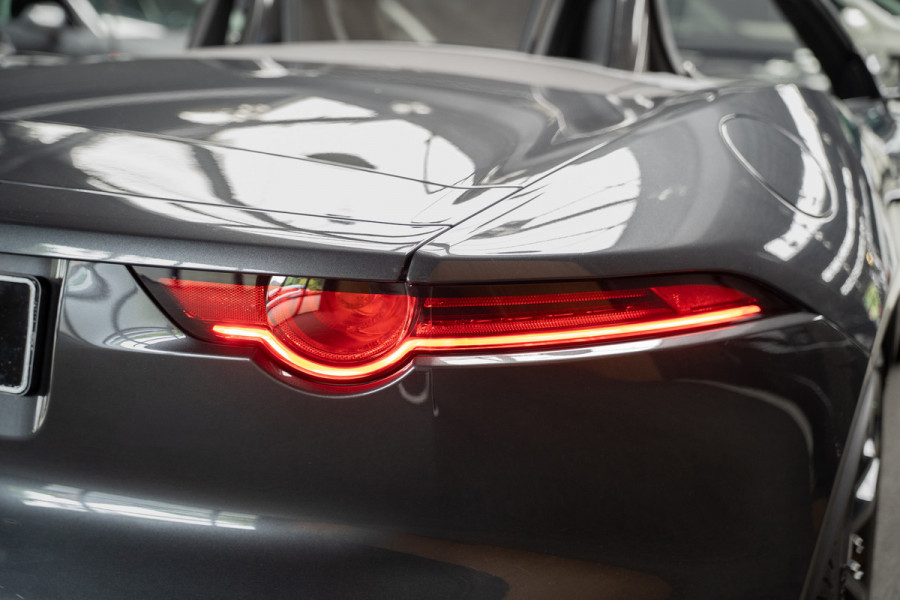 Jaguar F-Type 2.0T R-Dynamic Leer Camera Meridian Massage S. Stoelverwarming PDC Climate control Cruise control LM velgen