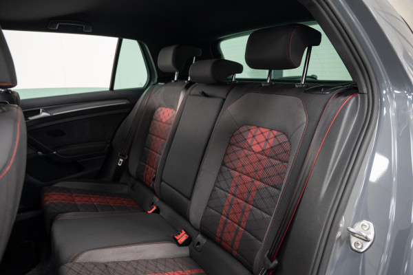 Volkswagen Golf 2.0 TSI GTI TCR*PANO*AKRA*KEYLESS*DYNAUDIO*FULL*