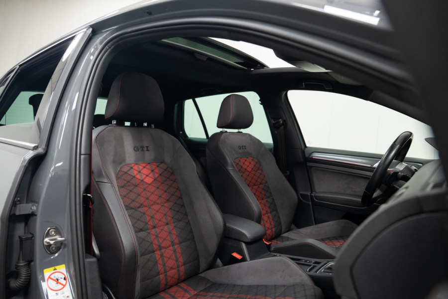 Volkswagen Golf 2.0 TSI GTI TCR*PANO*AKRA*KEYLESS*DYNAUDIO*FULL*