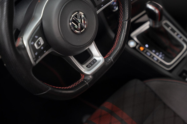 Volkswagen Golf 2.0 TSI GTI TCR*PANO*AKRA*KEYLESS*DYNAUDIO*FULL*
