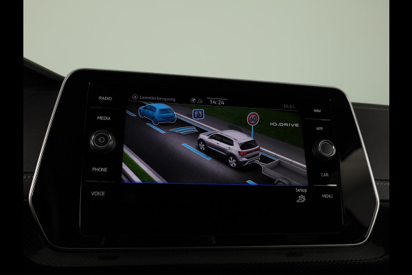 Volkswagen T-Cross 1.5 TSI R-Line 150 pk Automaat (DSG) | Navigatie | Trekhaak (afneembaar) | Parkeersensoren | Achteruitrijcamera | Matrix LED koplampen | R-Line |
