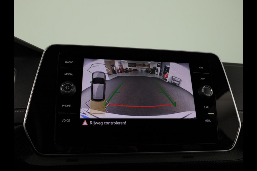 Volkswagen T-Cross 1.5 TSI R-Line 150 pk Automaat (DSG) | Navigatie | Trekhaak (afneembaar) | Parkeersensoren | Achteruitrijcamera | Matrix LED koplampen | R-Line |