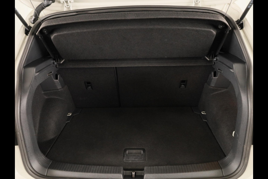 Volkswagen T-Cross 1.5 TSI R-Line 150 pk Automaat (DSG) | Navigatie | Trekhaak (afneembaar) | Parkeersensoren | Achteruitrijcamera | Matrix LED koplampen | R-Line |