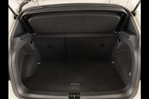 Volkswagen T-Cross 1.5 TSI R-Line 150 pk Automaat (DSG) | Navigatie | Trekhaak (afneembaar) | Parkeersensoren | Achteruitrijcamera | Matrix LED koplampen | R-Line |
