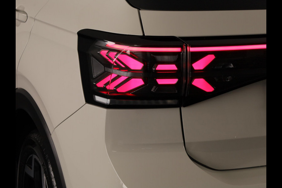 Volkswagen T-Cross 1.5 TSI R-Line 150 pk Automaat (DSG) | Navigatie | Trekhaak (afneembaar) | Parkeersensoren | Achteruitrijcamera | Matrix LED koplampen | R-Line |