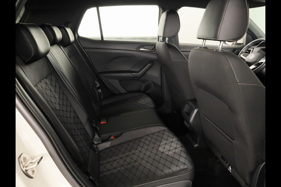 Volkswagen T-Cross 1.5 TSI R-Line 150 pk Automaat (DSG) | Navigatie | Trekhaak (afneembaar) | Parkeersensoren | Achteruitrijcamera | Matrix LED koplampen | R-Line |