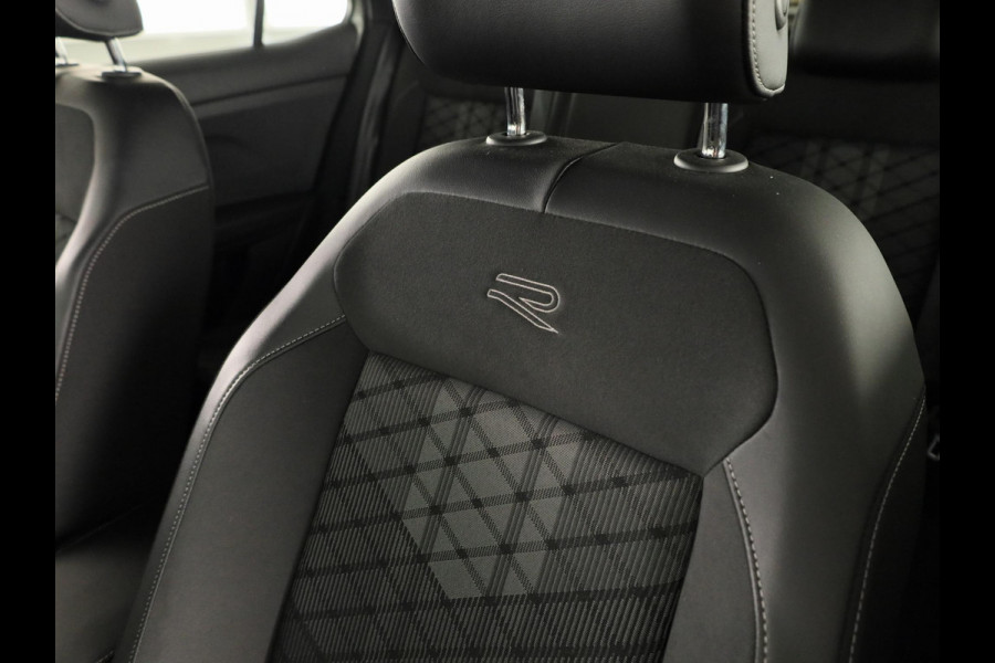 Volkswagen T-Cross 1.5 TSI R-Line 150 pk Automaat (DSG) | Navigatie | Trekhaak (afneembaar) | Parkeersensoren | Achteruitrijcamera | Matrix LED koplampen | R-Line |