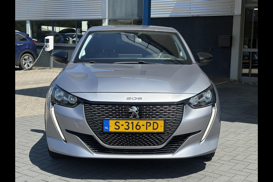 Peugeot e-208 EV Allure Pack 50 kWh | 98,7% SOH! | Achteruitrijcamera | Cruise Control | Navigatie | LM Velgen |