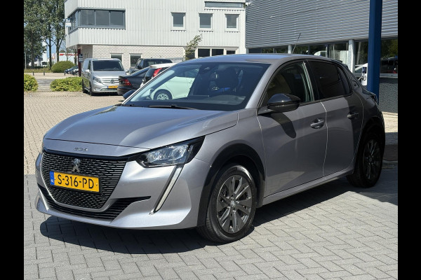 Peugeot e-208 EV Allure Pack 50 kWh | 98,7% SOH! | Achteruitrijcamera | Cruise Control | Navigatie | LM Velgen |