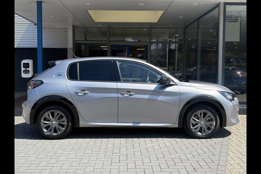 Peugeot e-208 EV Allure Pack 50 kWh | 98,7% SOH! | Achteruitrijcamera | Cruise Control | Navigatie | LM Velgen |