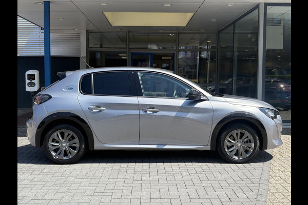 Peugeot e-208 EV Allure Pack 50 kWh | 98,7% SOH! | Achteruitrijcamera | Cruise Control | Navigatie | LM Velgen |