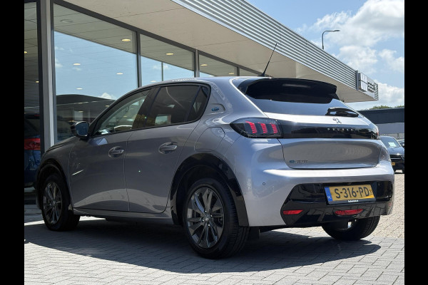 Peugeot e-208 EV Allure Pack 50 kWh | 98,7% SOH! | Achteruitrijcamera | Cruise Control | Navigatie | LM Velgen |