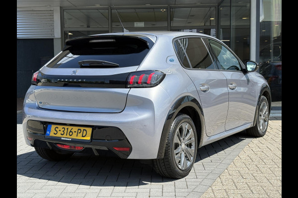 Peugeot e-208 EV Allure Pack 50 kWh | 98,7% SOH! | Achteruitrijcamera | Cruise Control | Navigatie | LM Velgen |