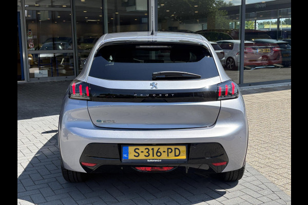 Peugeot e-208 EV Allure Pack 50 kWh | 98,7% SOH! | Achteruitrijcamera | Cruise Control | Navigatie | LM Velgen |