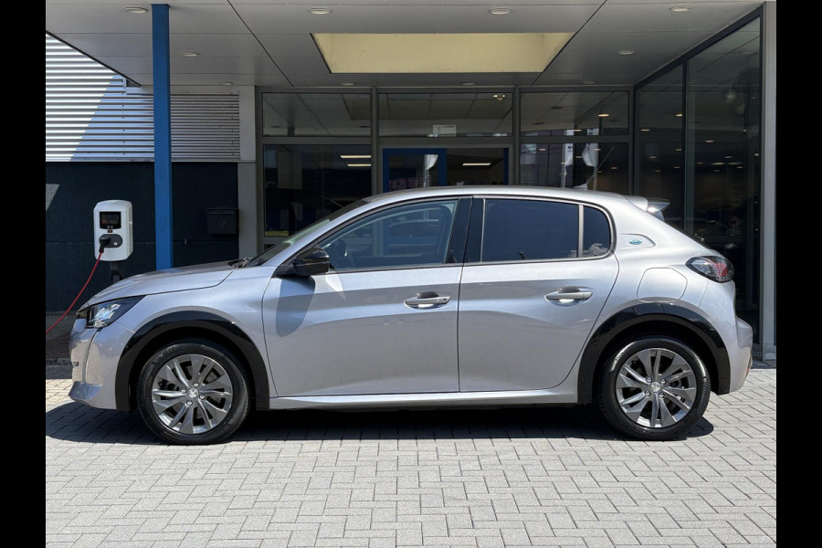 Peugeot e-208 EV Allure Pack 50 kWh | 98,7% SOH! | Achteruitrijcamera | Cruise Control | Navigatie | LM Velgen |