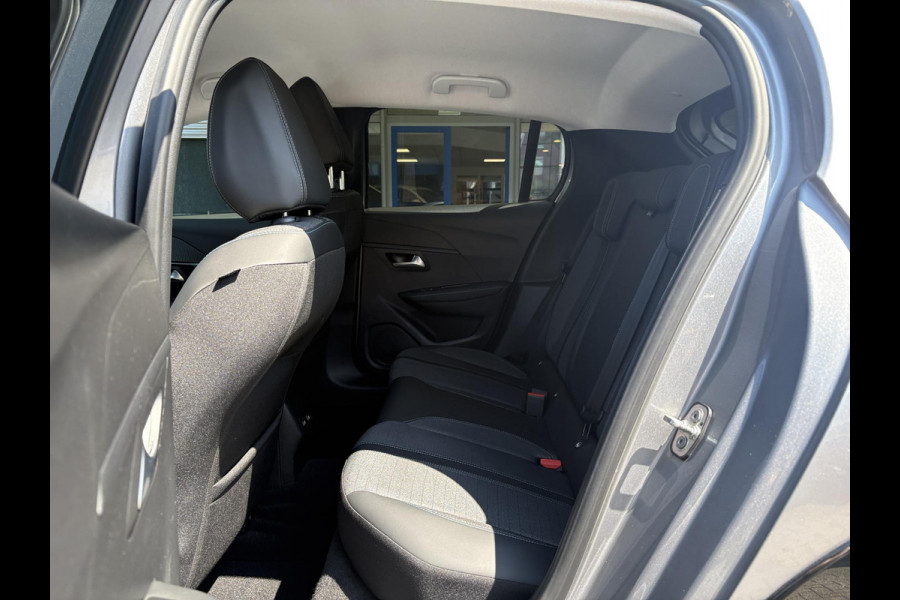 Peugeot e-208 EV Allure Pack 50 kWh | 98,7% SOH! | Achteruitrijcamera | Cruise Control | Navigatie | LM Velgen |