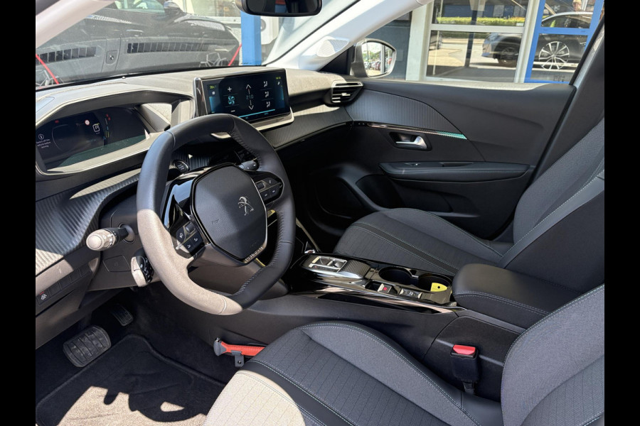 Peugeot e-208 EV Allure Pack 50 kWh | 98,7% SOH! | Achteruitrijcamera | Cruise Control | Navigatie | LM Velgen |