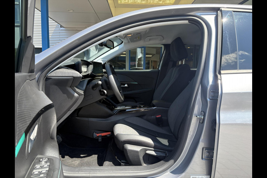 Peugeot e-208 EV Allure Pack 50 kWh | 98,7% SOH! | Achteruitrijcamera | Cruise Control | Navigatie | LM Velgen |