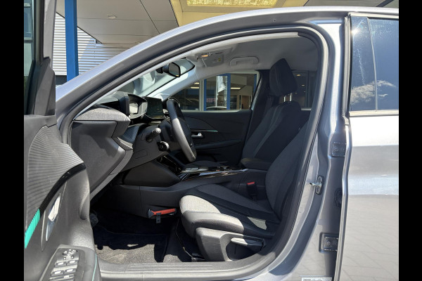 Peugeot e-208 EV Allure Pack 50 kWh | 98,7% SOH! | Achteruitrijcamera | Cruise Control | Navigatie | LM Velgen |