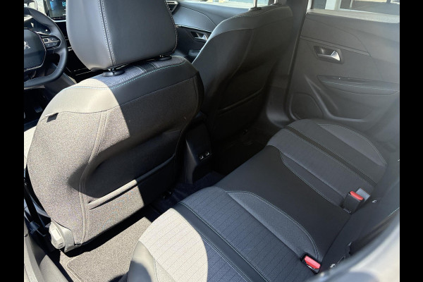 Peugeot e-208 EV Allure Pack 50 kWh | 98,7% SOH! | Achteruitrijcamera | Cruise Control | Navigatie | LM Velgen |