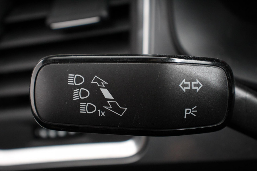 Seat Ateca 1.5 TSI DSG Style Nieuw type Climate Control Parkeer sensoren Cruise control DAB Led Lichtmetalen Velgen