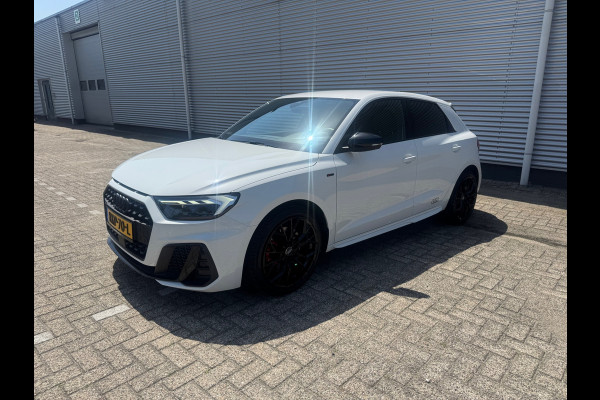 Audi A1 SPORTBACK 40 TFSI S Line edition one
