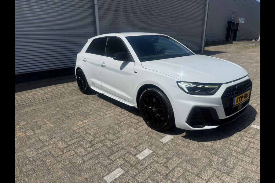 Audi A1 SPORTBACK 40 TFSI S Line edition one