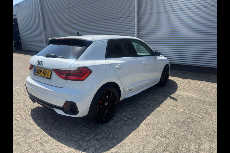 Audi A1 SPORTBACK 40 TFSI S Line edition one