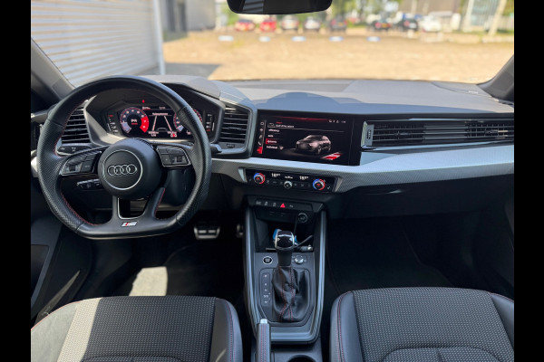 Audi A1 SPORTBACK 40 TFSI S Line edition one