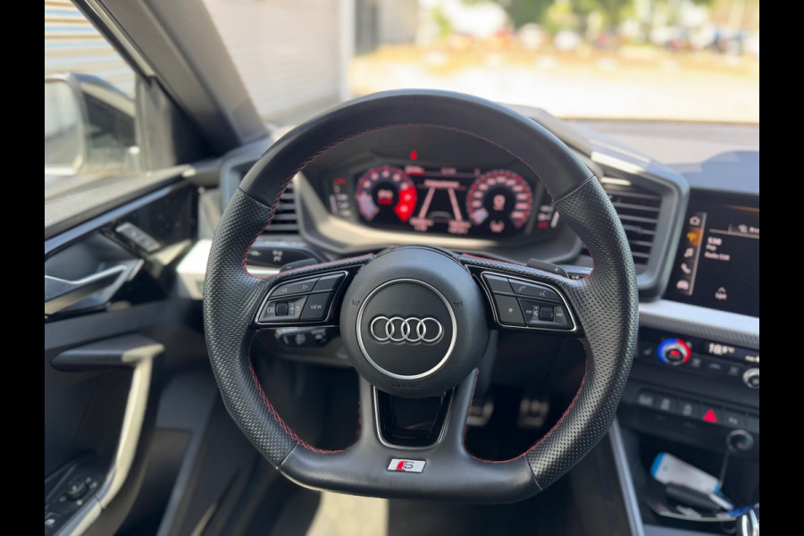 Audi A1 SPORTBACK 40 TFSI S Line edition one