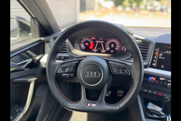 Audi A1 SPORTBACK 40 TFSI S Line edition one