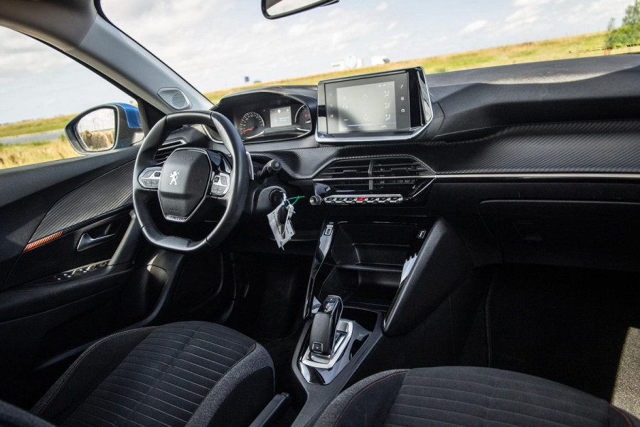 Peugeot 2008 1.2 PureTech Active AUTOMAAT / CRUISE CONTROLE / CARPLAY / DEALER ONDERHOUDEN