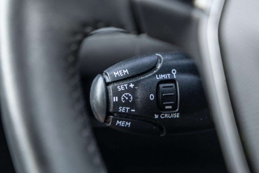 Peugeot 2008 1.2 PureTech Active AUTOMAAT / CRUISE CONTROLE / CARPLAY / DEALER ONDERHOUDEN
