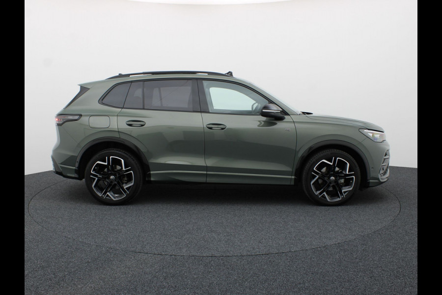 Volkswagen Tiguan 1.5 eTSI R-Line Business | Trekhaak wegkl. | Panodak | 360 Camera | IQ Light | Elk. A-klep | Prijs Rijklaar!!