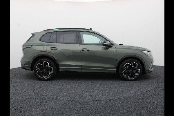 Volkswagen Tiguan 1.5 eTSI R-Line Business | Trekhaak wegkl. | Panodak | 360 Camera | IQ Light | Elk. A-klep | Prijs Rijklaar!!