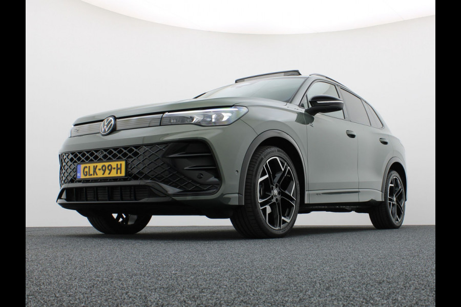 Volkswagen Tiguan 1.5 eTSI R-Line Business | Trekhaak wegkl. | Panodak | 360 Camera | IQ Light | Elk. A-klep | Prijs Rijklaar!!