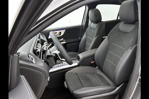 Mercedes-Benz GLA 250 e 140 Year Edition | Premium Plus pakket | Nightpakket | Parkeerpakket met 360°-camera | Trekhaak | Panoramaschuifdak | 20” tien-dubbelspaaks AMG velgen |