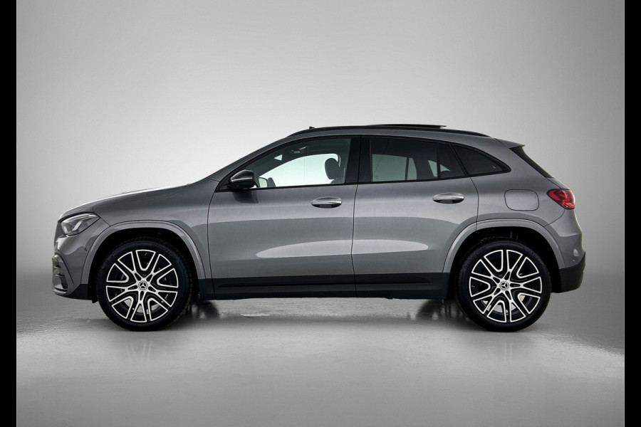 Mercedes-Benz GLA 250 e 140 Year Edition | Premium Plus pakket | Nightpakket | Parkeerpakket met 360°-camera | Trekhaak | Panoramaschuifdak | 20” tien-dubbelspaaks AMG velgen |