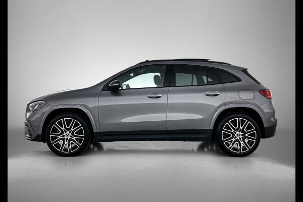 Mercedes-Benz GLA 250 e 140 Year Edition | Premium Plus pakket | Nightpakket | Parkeerpakket met 360°-camera | Trekhaak | Panoramaschuifdak | 20” tien-dubbelspaaks AMG velgen |