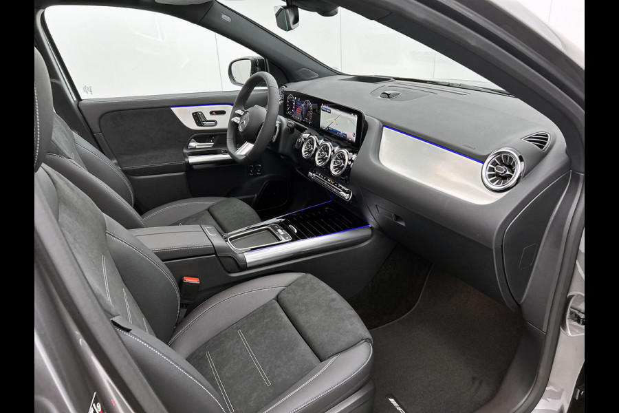 Mercedes-Benz GLA 250 e 140 Year Edition | Premium Plus pakket | Nightpakket | Parkeerpakket met 360°-camera | Trekhaak | Panoramaschuifdak | 20” tien-dubbelspaaks AMG velgen |