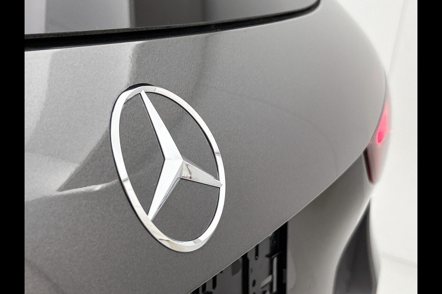 Mercedes-Benz GLA 250 e 140 Year Edition | Premium Plus pakket | Nightpakket | Parkeerpakket met 360°-camera | Trekhaak | Panoramaschuifdak | 20” tien-dubbelspaaks AMG velgen |