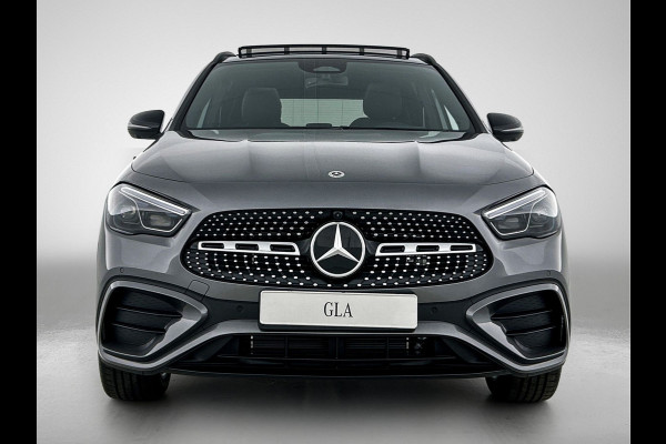 Mercedes-Benz GLA 250 e 140 Year Edition | Premium Plus pakket | Nightpakket | Parkeerpakket met 360°-camera | Trekhaak | Panoramaschuifdak | 20” tien-dubbelspaaks AMG velgen |