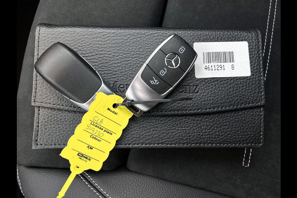 Mercedes-Benz GLA 250 e 140 Year Edition | Premium Plus pakket | Nightpakket | Parkeerpakket met 360°-camera | Trekhaak | Panoramaschuifdak | 20” tien-dubbelspaaks AMG velgen |