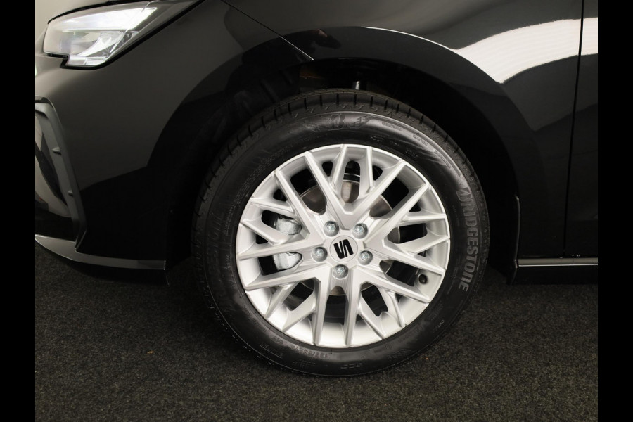 Seat Ibiza Style Plus 1.0 EcoTSI 95 PK | Midnight Black Metallic | Apple Carplay | Park Assist | Cruise Control
