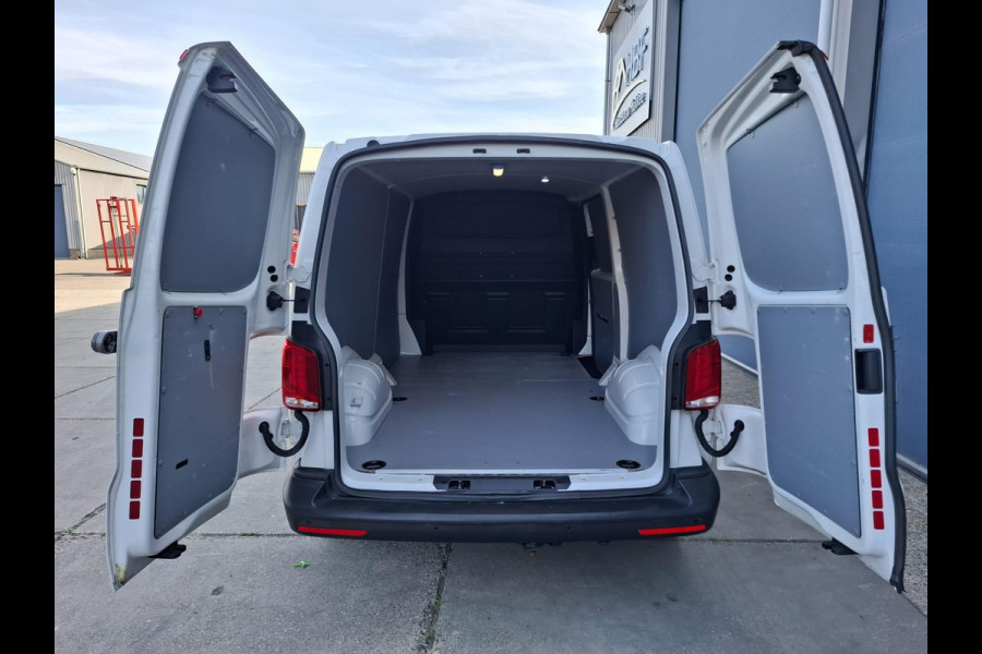 Volkswagen Transporter 2.0 TDI L2H1 30 Comfortline CARPLAY / L2H1 / CRUISE CONTROLE / AIRCO / EURO 6