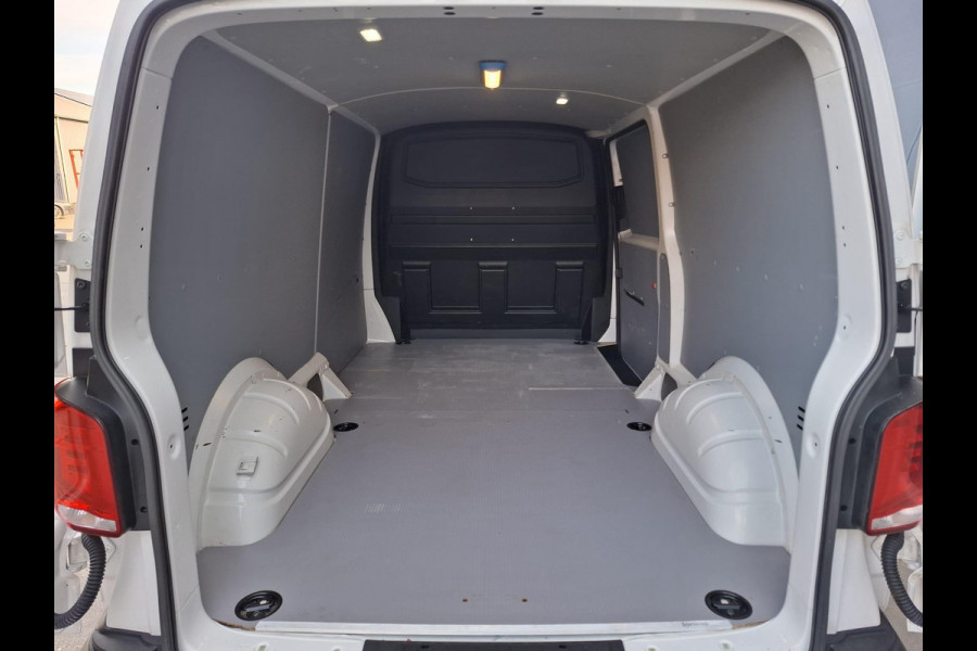 Volkswagen Transporter 2.0 TDI L2H1 30 Comfortline CARPLAY / L2H1 / CRUISE CONTROLE / AIRCO / EURO 6