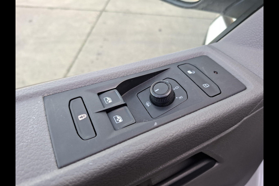 Volkswagen Transporter 2.0 TDI L2H1 30 Comfortline CARPLAY / L2H1 / CRUISE CONTROLE / AIRCO / EURO 6